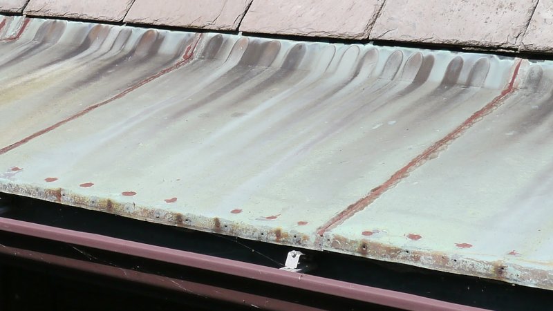 Incorrect edge nailing